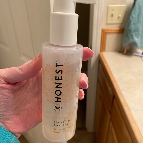Honest cleaner’s and light weight moisturizer - Picture 1 of 2